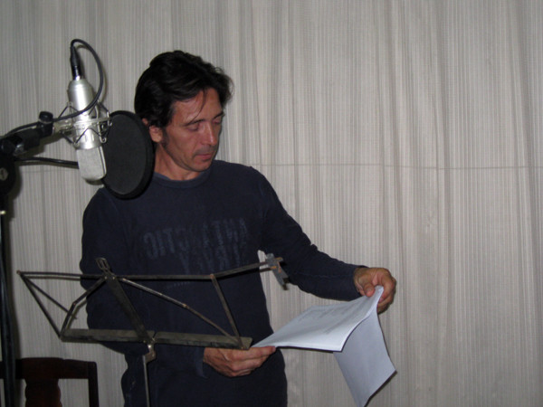Omar Pérez recording poems in Havana.  Photo by K. Dykstra, 2010.